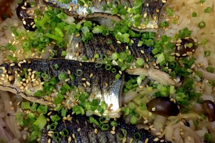 新秋刀魚の土鍋炊きこみご飯